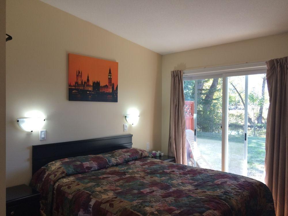 Johnny'S Motel Grand Forks Buitenkant foto