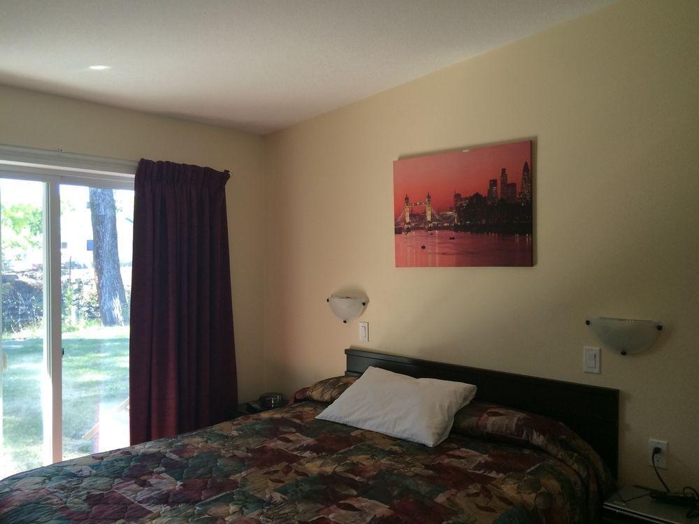 Johnny'S Motel Grand Forks Buitenkant foto