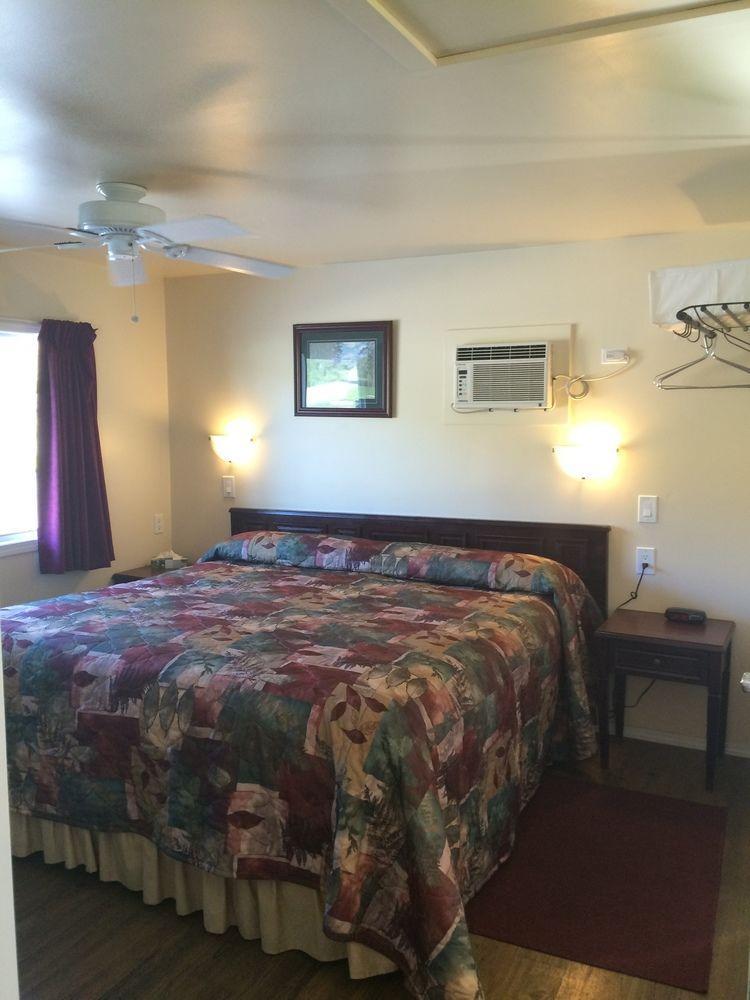 Johnny'S Motel Grand Forks Buitenkant foto