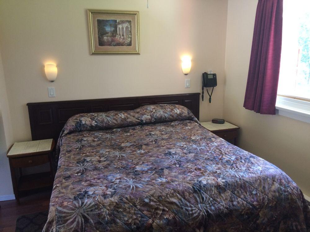 Johnny'S Motel Grand Forks Buitenkant foto