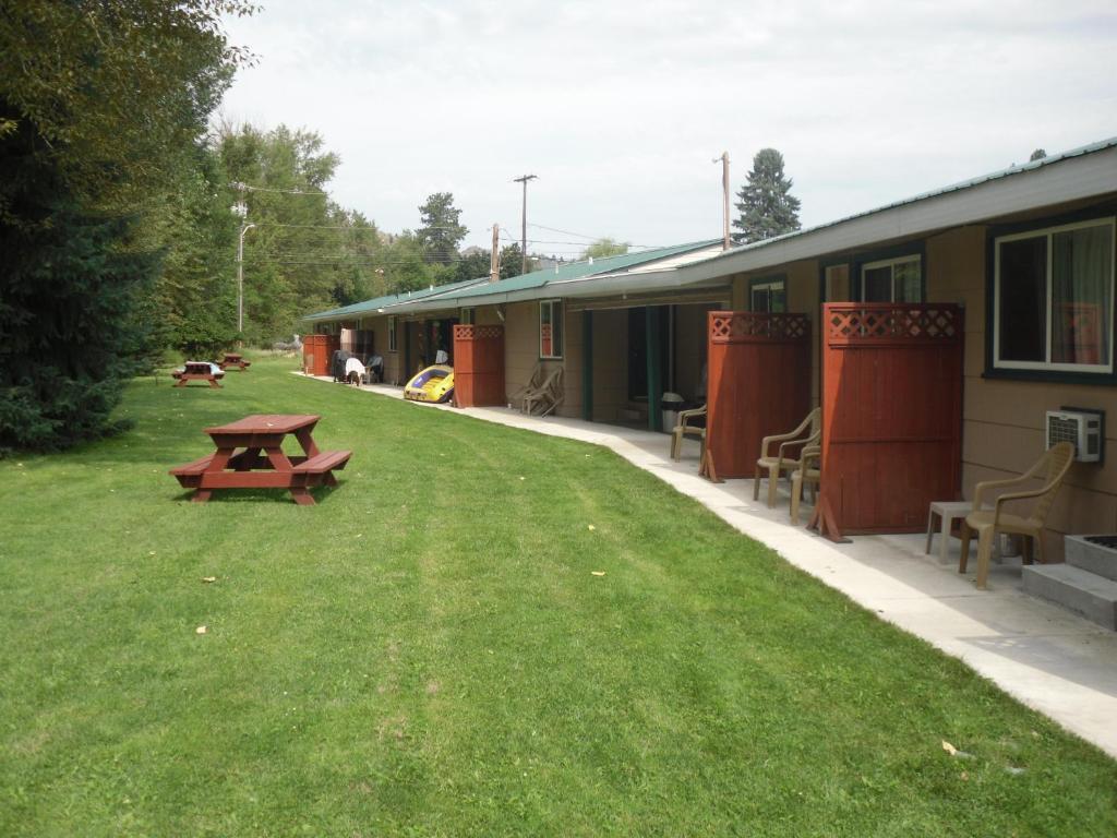 Johnny'S Motel Grand Forks Buitenkant foto