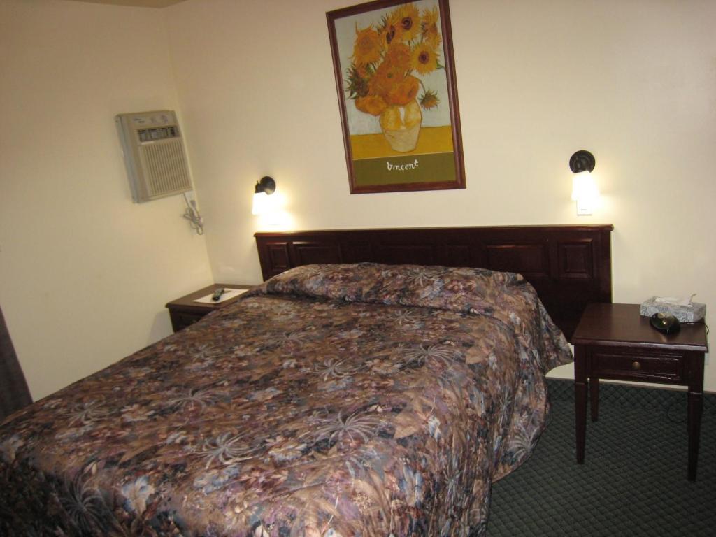 Johnny'S Motel Grand Forks Buitenkant foto